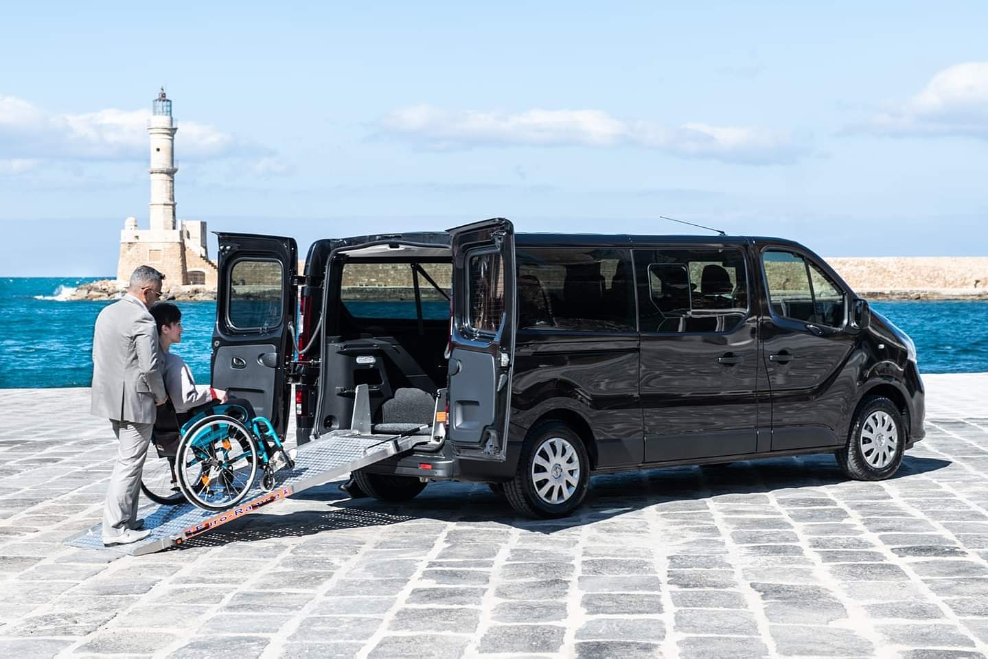 Sightseeing tour services with car and driver