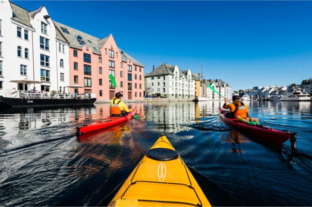 Sea Kayaking Tour In Ålesund, Norway