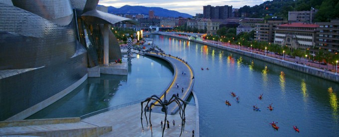 Bilbao Classic & Modern in boat Visit the most important monuments of the Villa and cross the great Bilbao