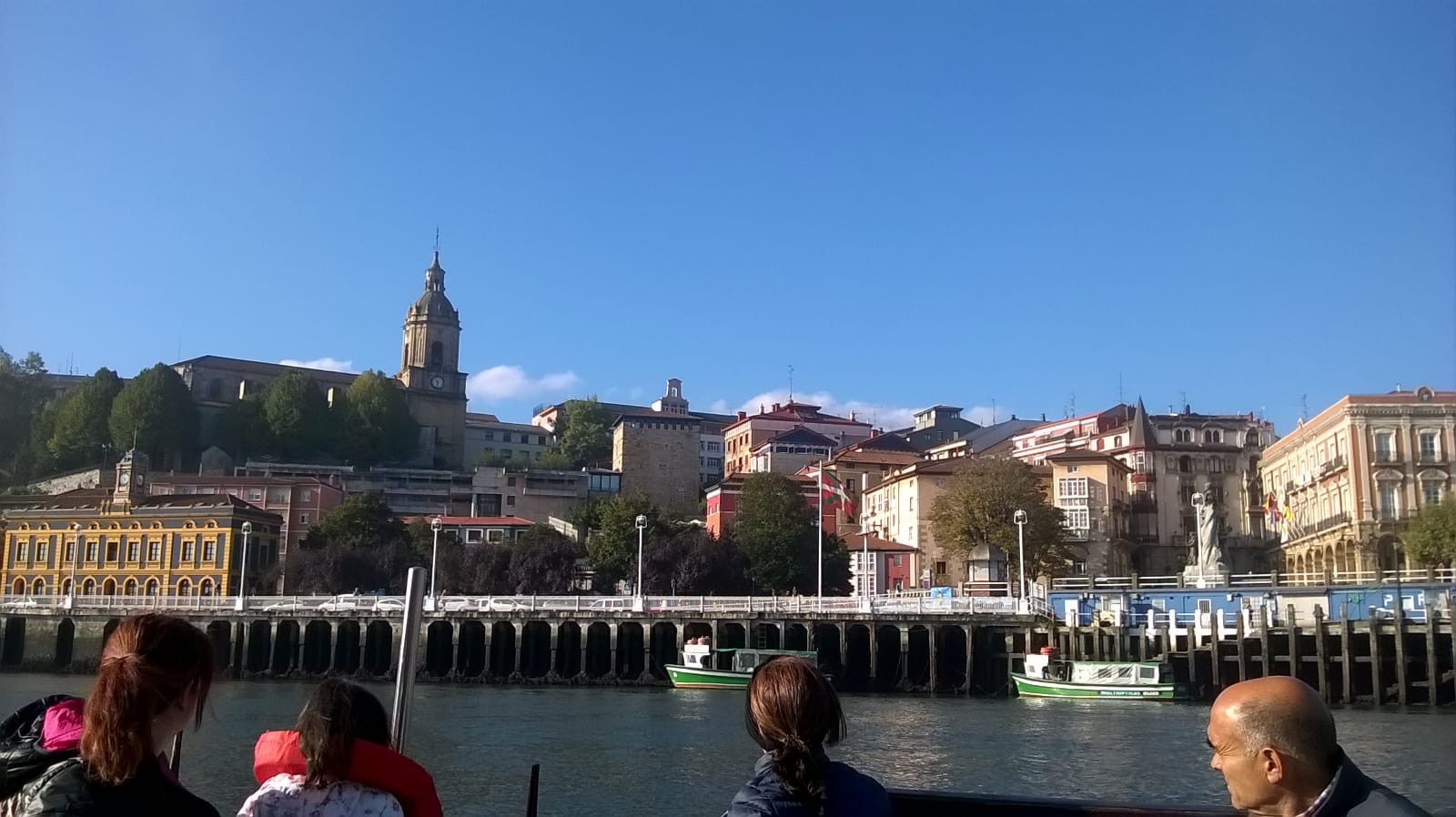 Bilbao Classic & Modern in boat Visit the most important monuments of the Villa and cross the great Bilbao