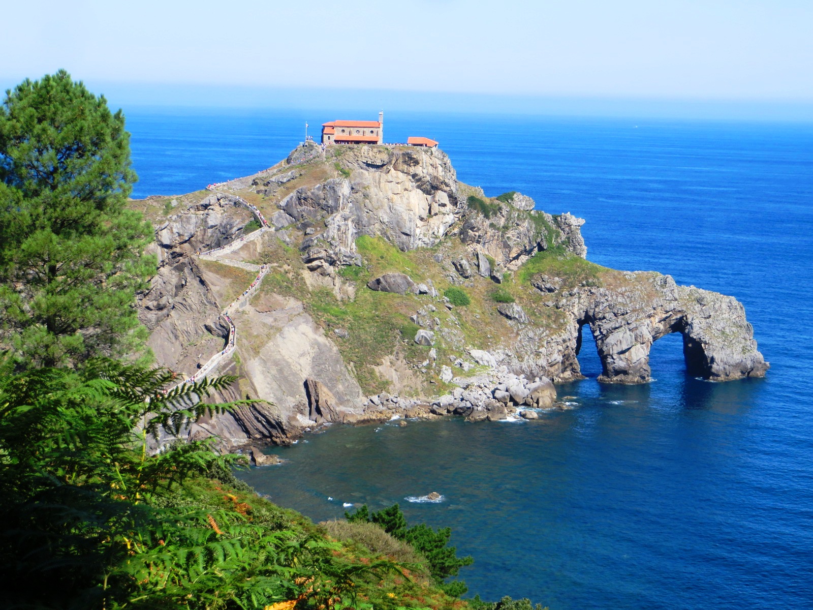 Splendor of the Biscay Coast  \"Tradition and Basque legends, paradises of the sea\"