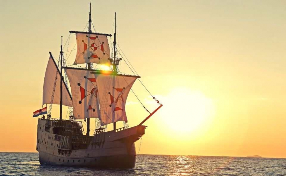 from-dubrovnik-karaka-replica-sunset-dinner-cruise-2020