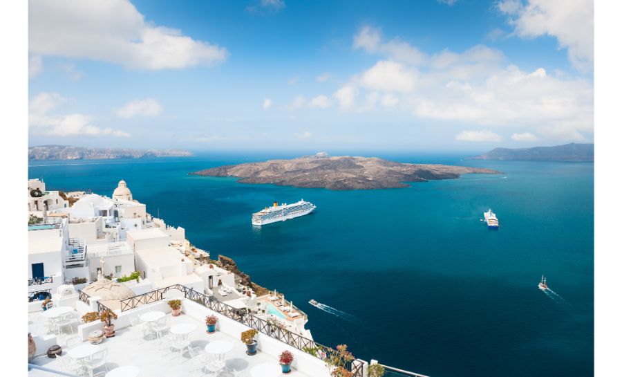 Santorini Boat Tour: Full-day Volcanic Islands Boat Tour in Santorini 