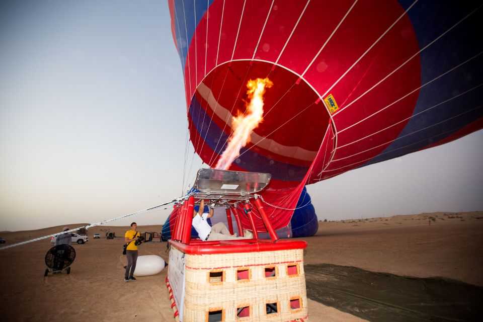 Dubai Hot air Balloon Ride: 4-hour Hot Air Balloon Adventures in Dubai with Breakfast 