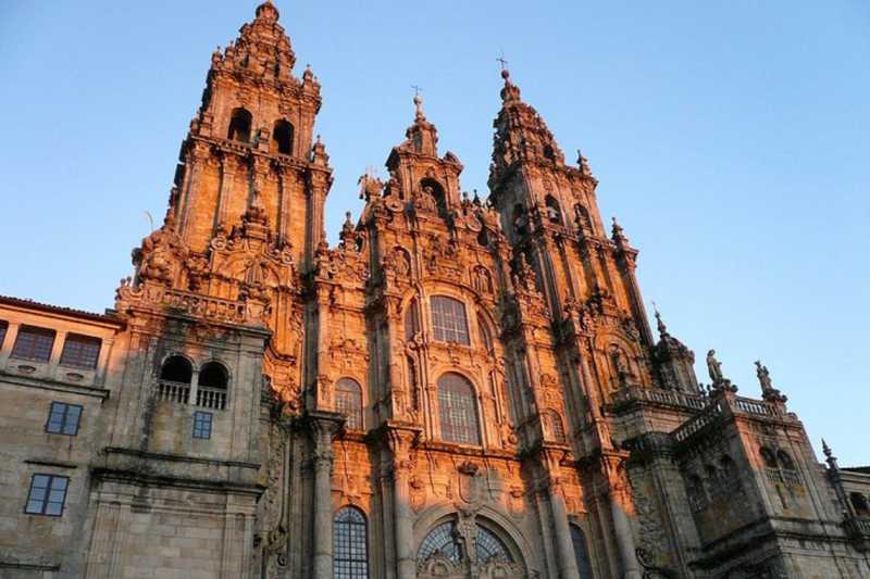 From Porto Santiago de Compostela & Viana do Castelo Full-Day Sightseeing Tour with Lunch