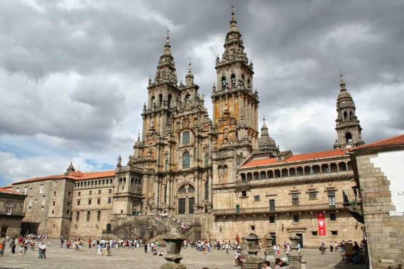 From Porto Santiago de Compostela & Viana do Castelo Full-Day Sightseeing Tour with Lunch