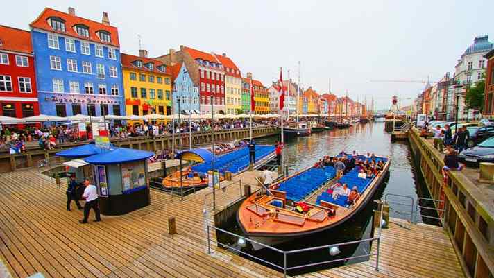 Copenhagen Walking Tour: 5-hour Guided City Tour