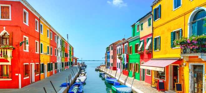 Murano and Burano Tour: Half-day Murano & Burano Islands Luxury Boat Tour from Venice