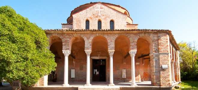 Murano and Burano Tour: Half-day Murano & Burano Islands Luxury Boat Tour from Venice