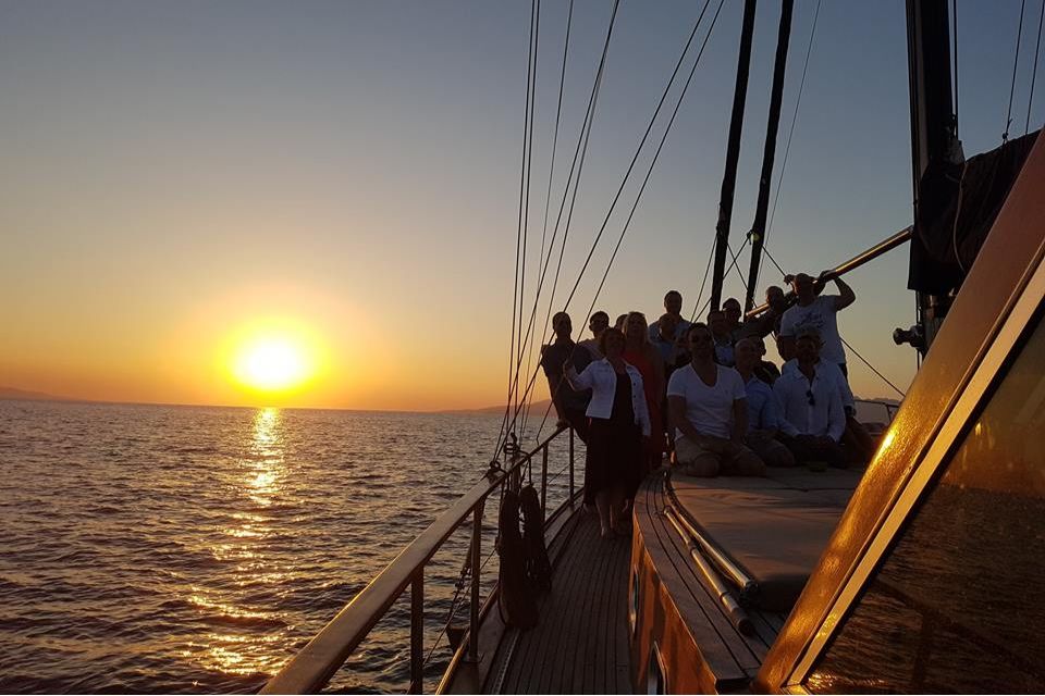 Mykonos Sunset Cruise: 4-hour Little Venice Sunset Sailing Cruise