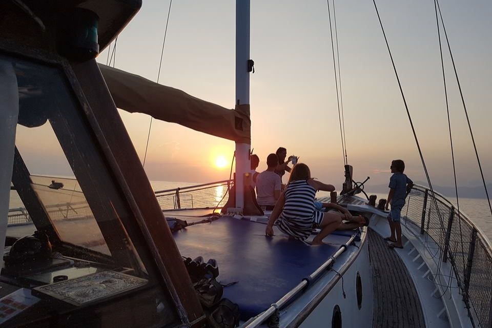 Mykonos Sunset Cruise: 4-hour Little Venice Sunset Sailing Cruise