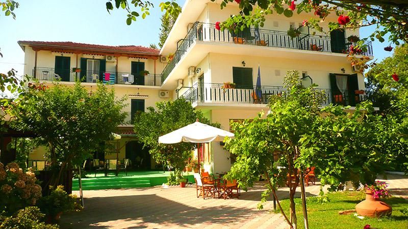 Des Roses Hotel in Platanias, South Pelion