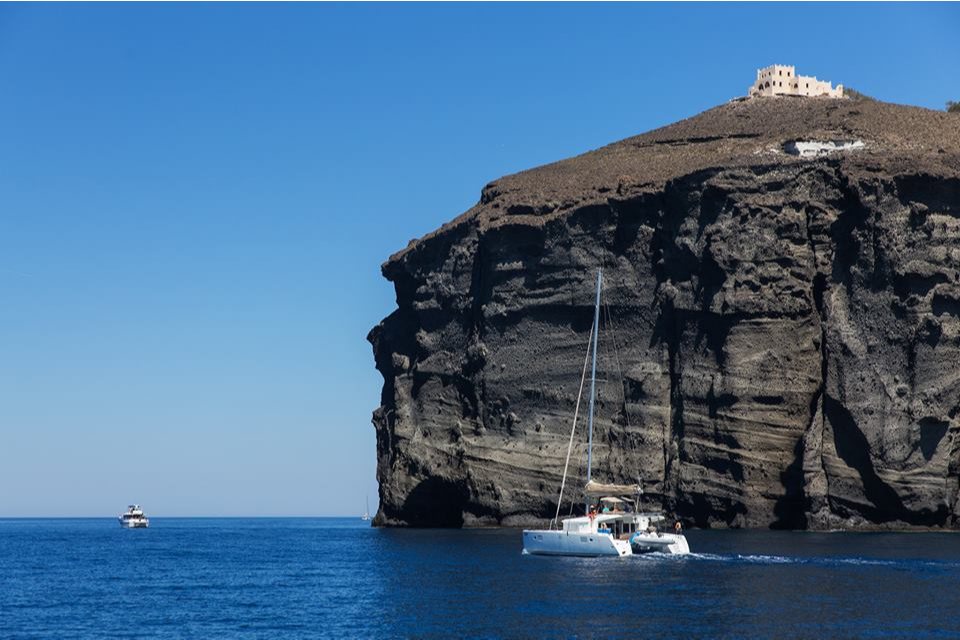 Santorini Private Catamaran: 5-hour Private Santorini Catamaran Tour