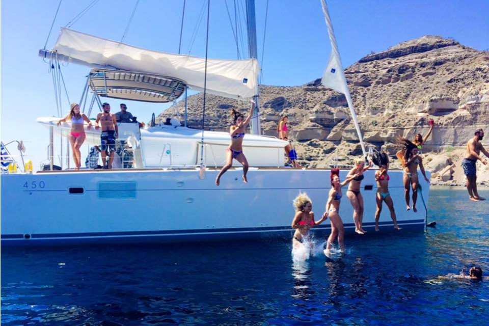 Santorini Private Catamaran: 5-hour Private Santorini Catamaran Tour