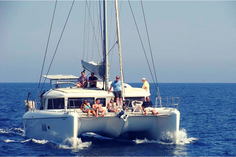 Santorini Private Catamaran: 5-hour Private Santorini Catamaran Tour