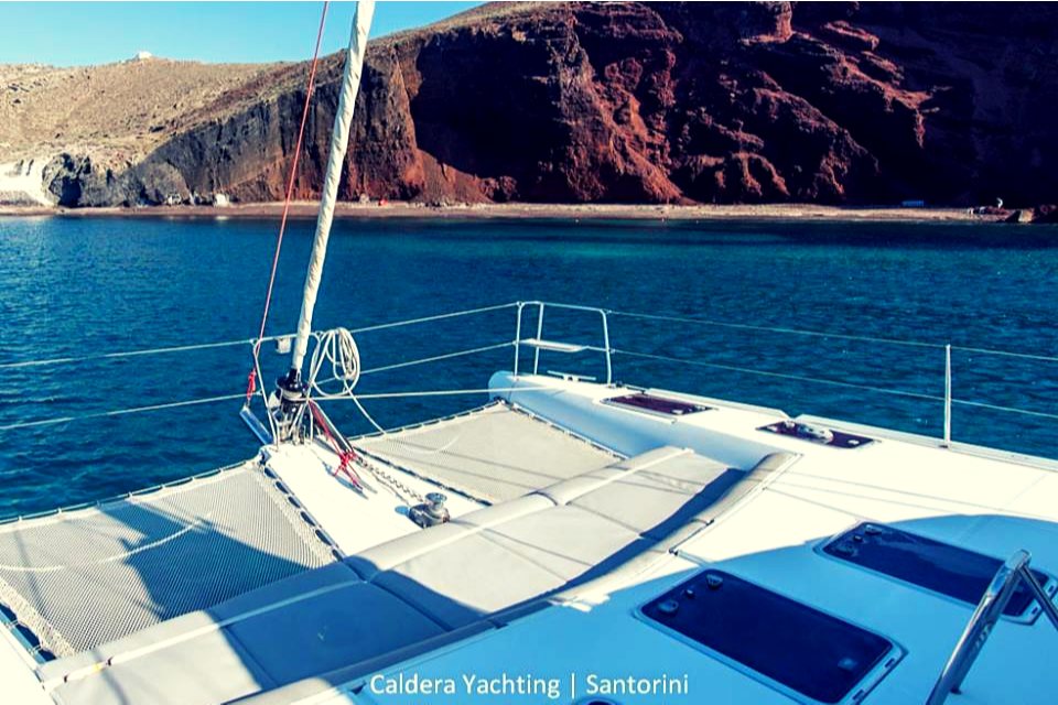 Santorini Private Catamaran: 5-hour Private Santorini Catamaran Tour