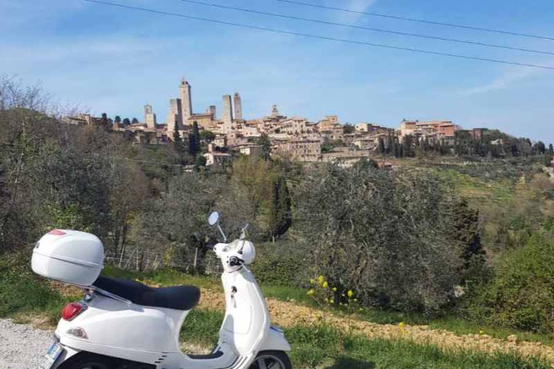 Tuscany Vespa Tour: Full-day Tuscany Vespa Tour with Lunch and Wine Tasting