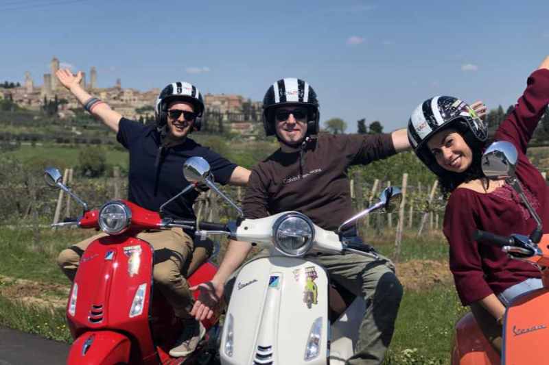 Tuscany Vespa Tour: 5-hour Tuscany Vespa Tour with Lunch and Wine Tasting