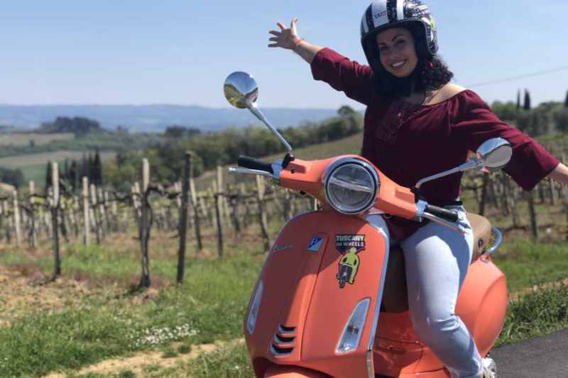 Tuscany Vespa Tour: 5-hour Tuscany Vespa Tour with Lunch and Wine Tasting