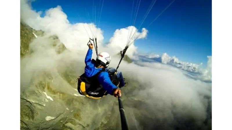 Verbier Paragliding: Helicopter Paragliding Flight over Verbier Summits for Experienced Pilots