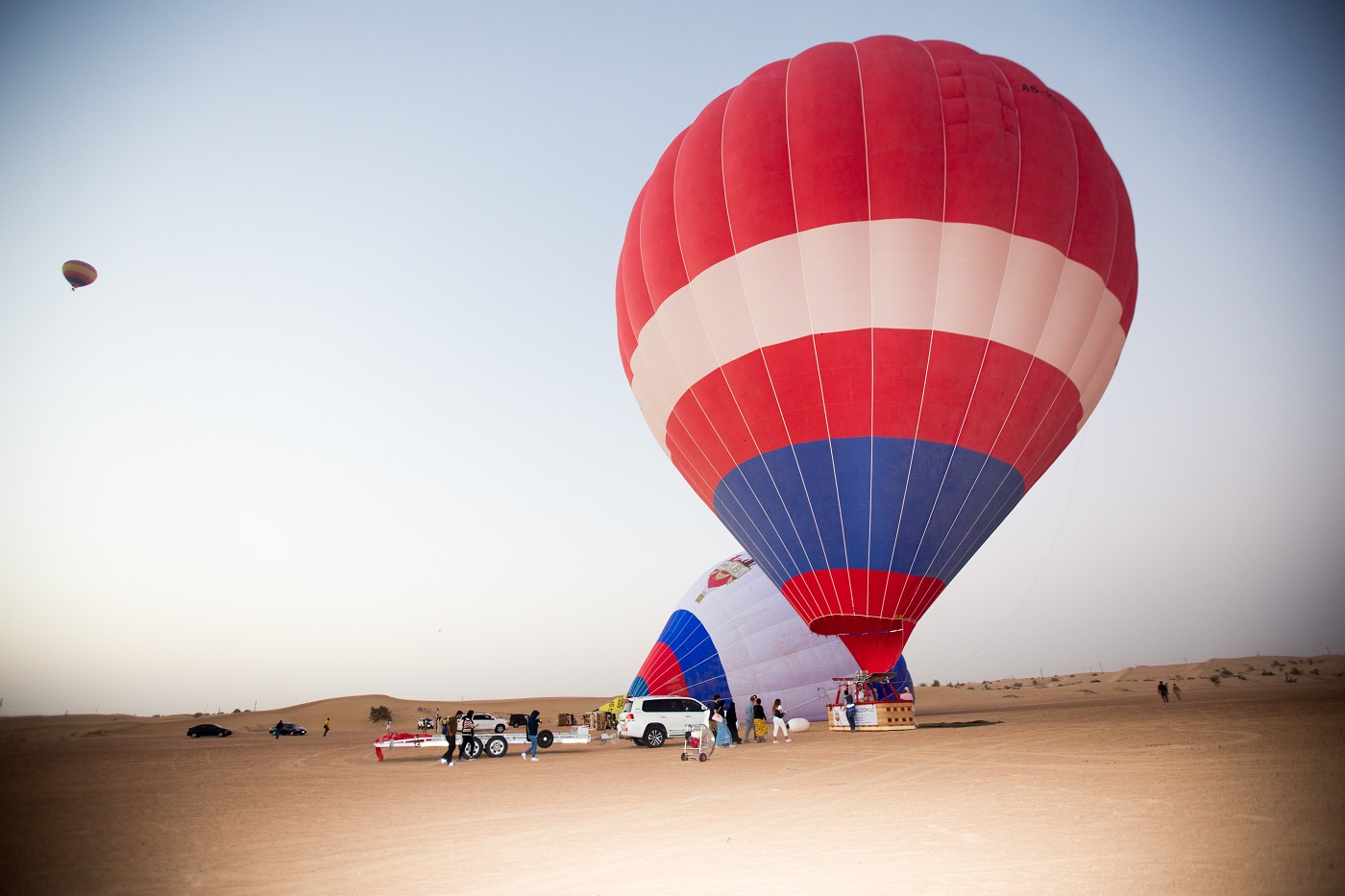 Dubai Hot air Balloon Ride: 4-hour Hot Air Balloon Adventures in Dubai with Breakfast 