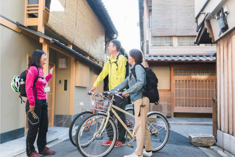 Kyoto Bike Tour: 3-hour Backstreet Cycling Experience with English Speaking Guide