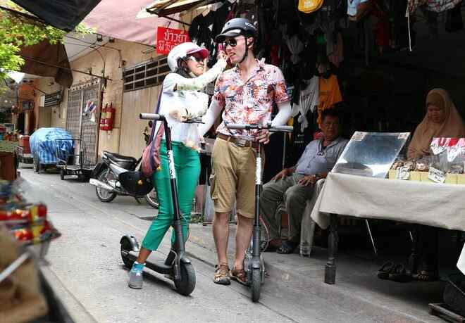 Bangkok Tour: Electric Scooter Sightseeing & Street Food Tour