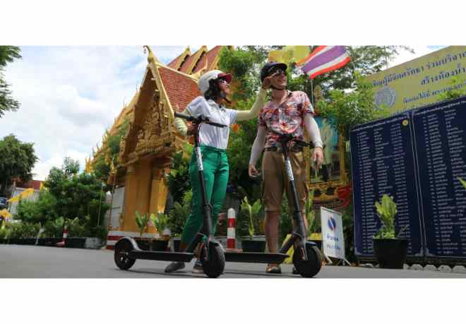 Bangkok Tour: Electric Scooter Sightseeing & Street Food Tour