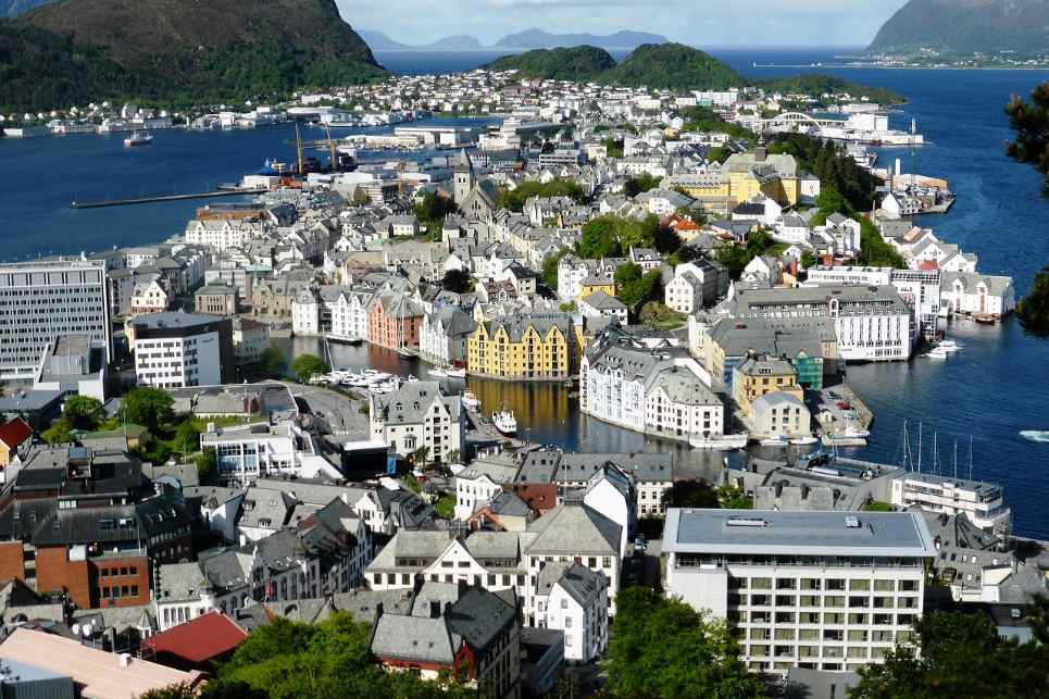 Alesund Kayaking: 2.5-hour Sea Kayaking Tour Experience in Alesund