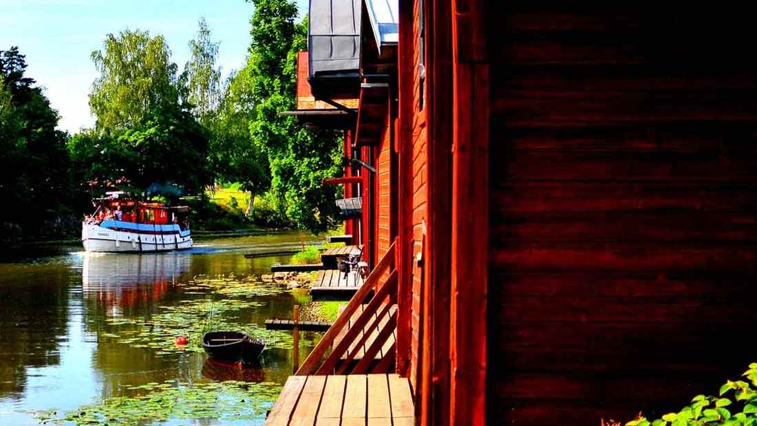 Porvoo Day Trip: Full-day Guided Porvoo Tour from Helsinki with Boat trip & Lunch