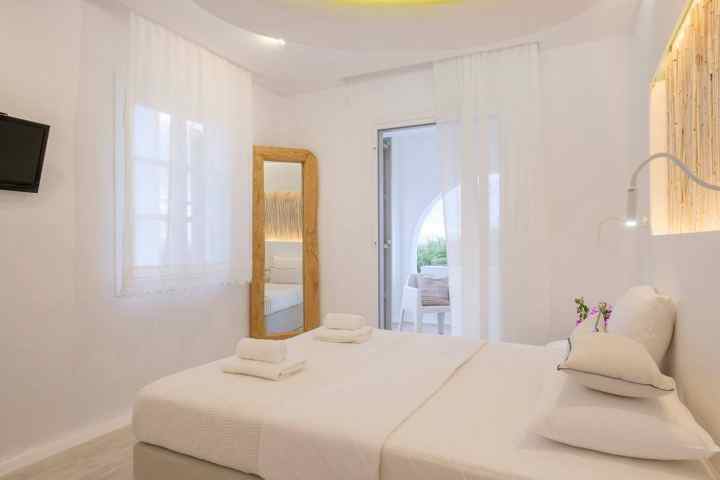 Hotel Orkos Beach: Beachfront Luxury Guesthouse for Kitesurfers in Naxos island