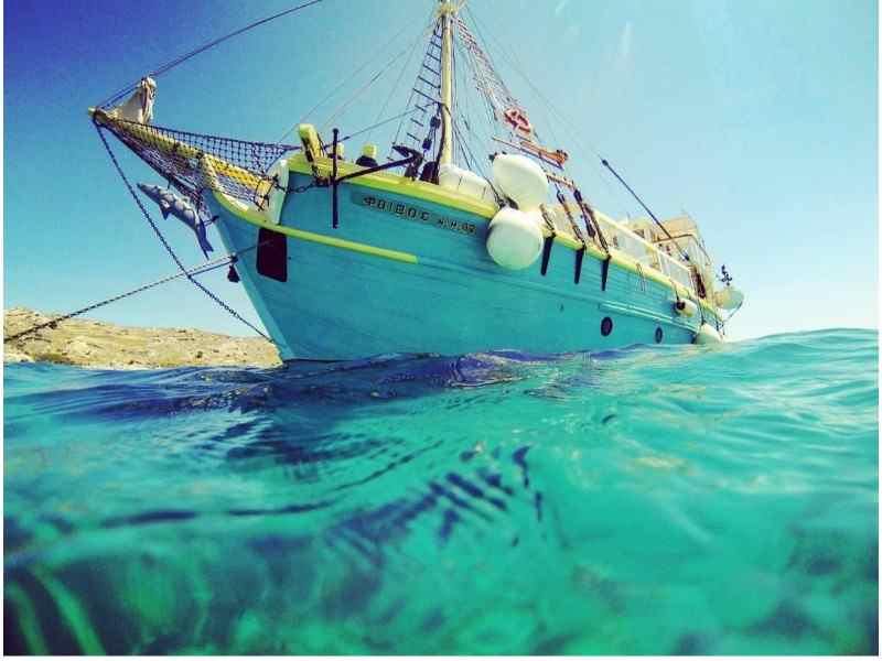 Mykonos Boat Charter: 6-hour Private Boat Charter to Delos & Renia Islands