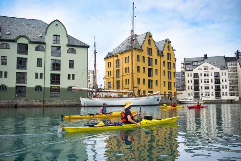 Alesund Activities: 6-hour Sea kayaking & Hiking Tour in Alesund