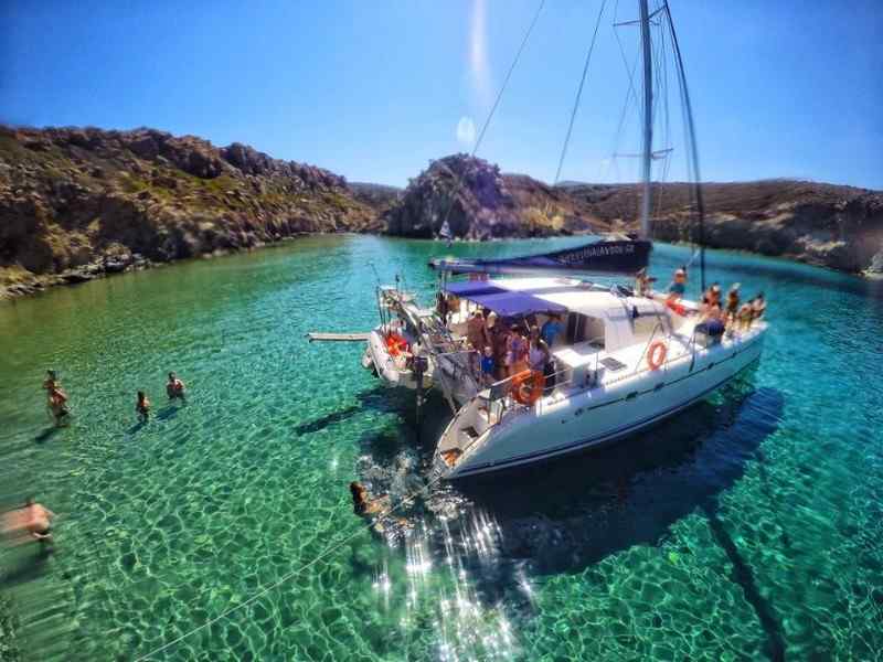 catamaran tour milos greece