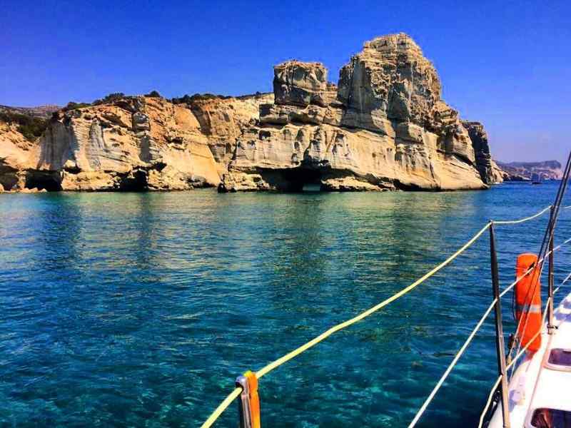 Milos Catamaran Tour: Full-day Kleftiko & Poliegos Catamaran Sailing Cruise