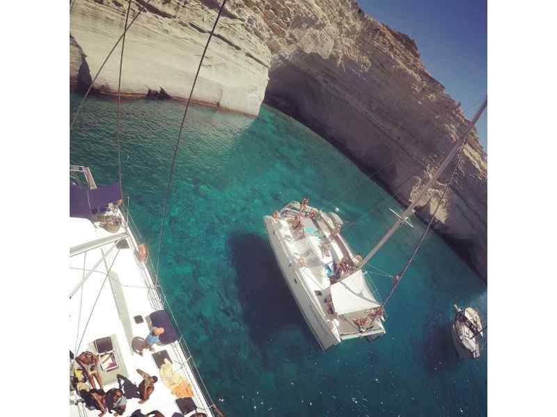 Milos Catamaran Tour: Full-day Kleftiko & Poliegos Catamaran Sailing Cruise