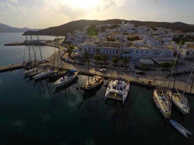 Milos Catamaran Tour: Full-day Kleftiko & Poliegos Catamaran Sailing Cruise