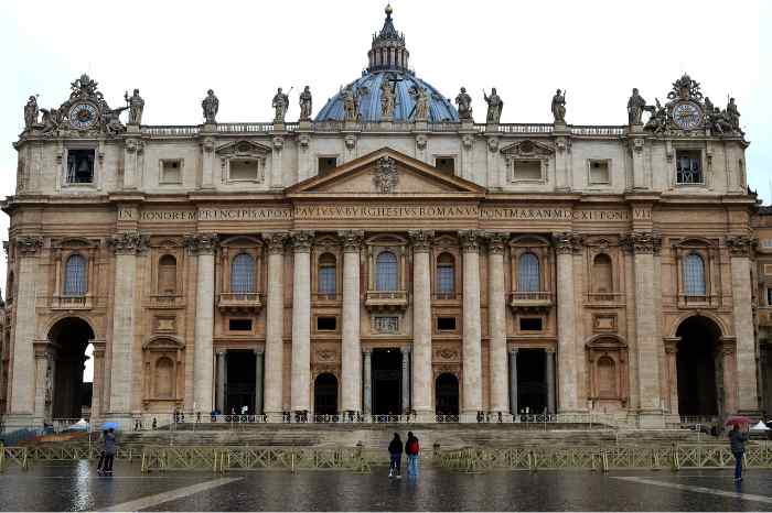 Vatican Museums Tour: 3-hour guided tour in the Vatican Museums and St Peter's Basilica