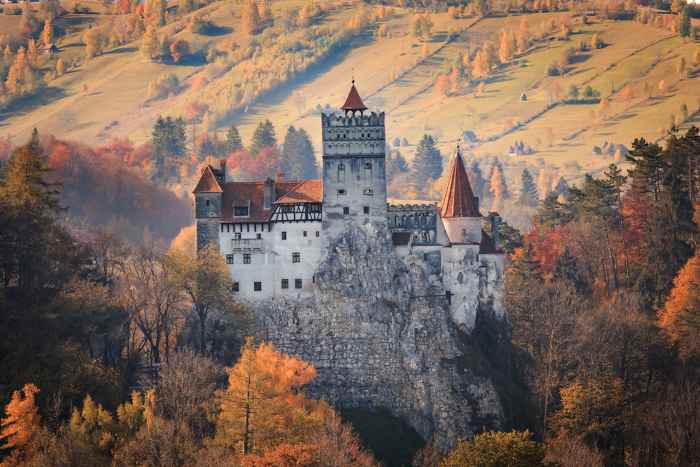 Transylvania Day Trip: Bran Castle, Peles Castle & Brasov Private Day Trip from Bucharest 