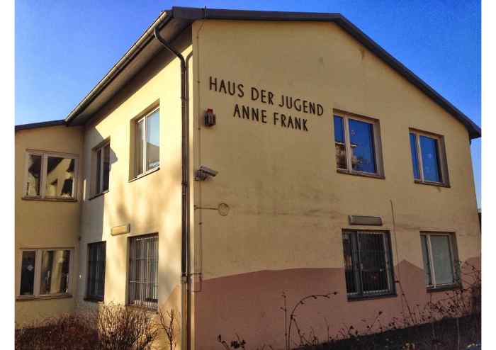 Anne Frank Walking Tour: The Touching Story of Anne Frank 2-hour Walking Tour