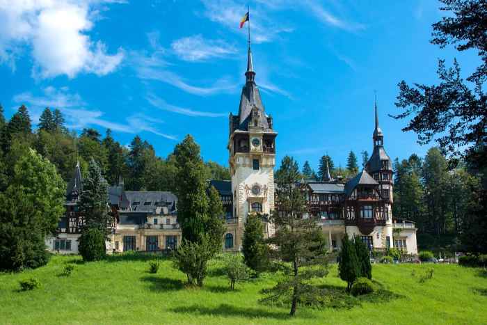 Transylvania Day Trip: Bran Castle, Peles Castle & Brasov Private Day Trip from Bucharest 