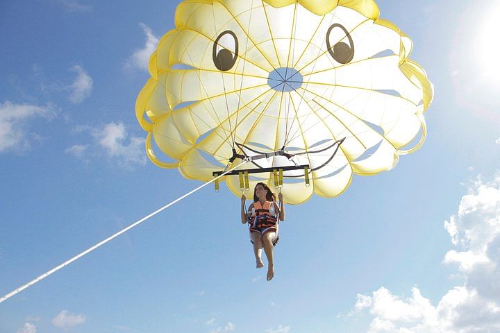 Cancun Parasailing: 3-hour Cancun Parasailing Adventure with Transfer