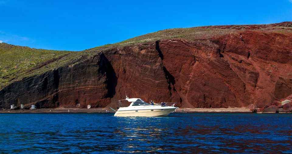 Santorini Boat Trip: 5-hour Private Luxury Boat Trip with Lunch