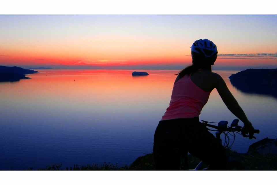 Santorini Bike Tour: Half-day eBike Tour around Southern Santorini