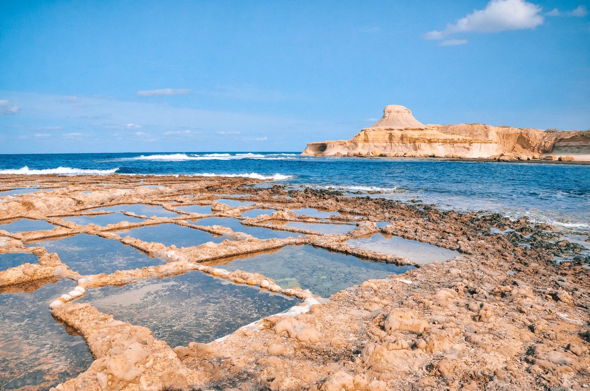 Gozo Day Tour: Gozo Jeep Tour & Comino Cruise with Buffet Lunch & Wine