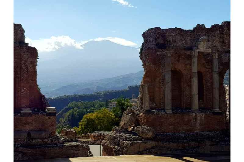 Etna Tour: Full-Day Etna and Taormina Tour from Catania 