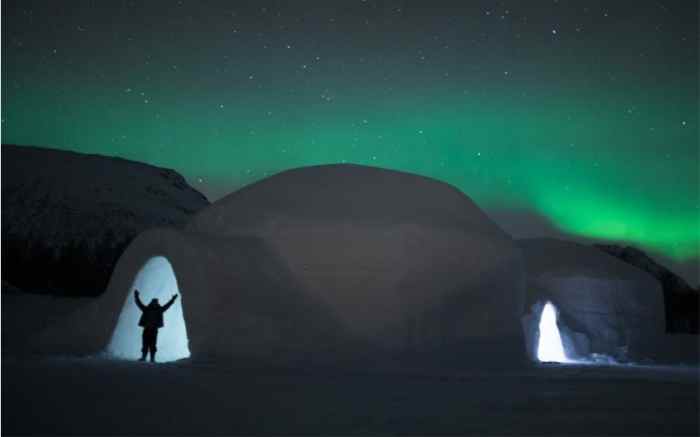 Tromsø Ice Domes: Overnight Stay with dog Sledding & Snowshoeing Included