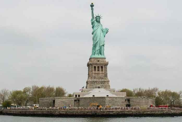 Statue of Liberty Cruise: 1-hour Statue of Liberty & Ellis Island Cruise NYC Pier 36