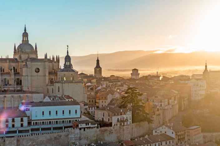 Segovia Hot Air Balloon: Full-day Hot Air Ballon Ride Over Segovia & Guided City Tour