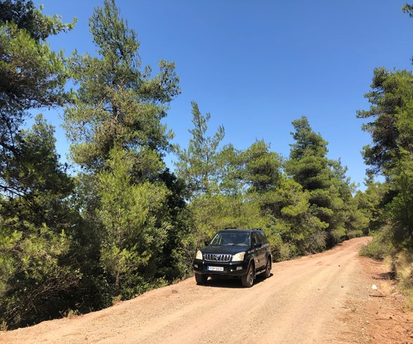 Athens Private Jeep Tour: Athens Private Jeep Tour to Loutraki Lake, Corinth, and Geraneia Mountain